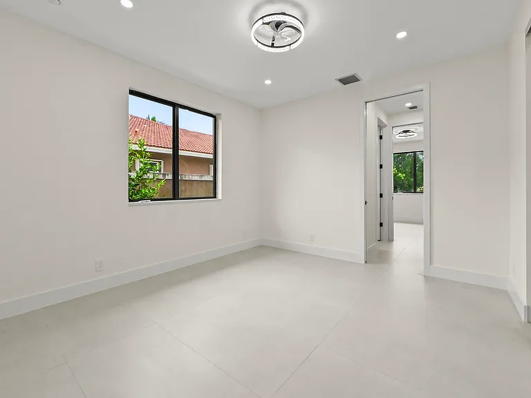 621 NW 42nd Ave — Photo 24