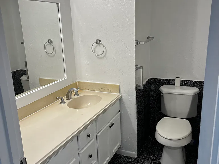 2nd bathroom with tub