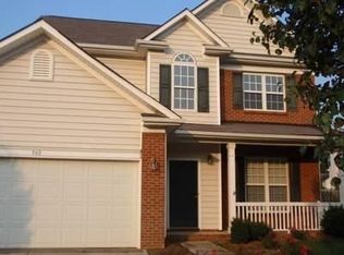 560 Dannyn Grove Ct, Charlotte, NC 28214