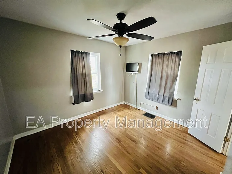 411 Wellesley Dr SE — Photo 20