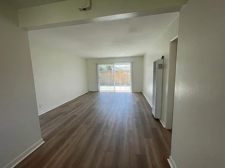 228 S Oak St — Photo 11