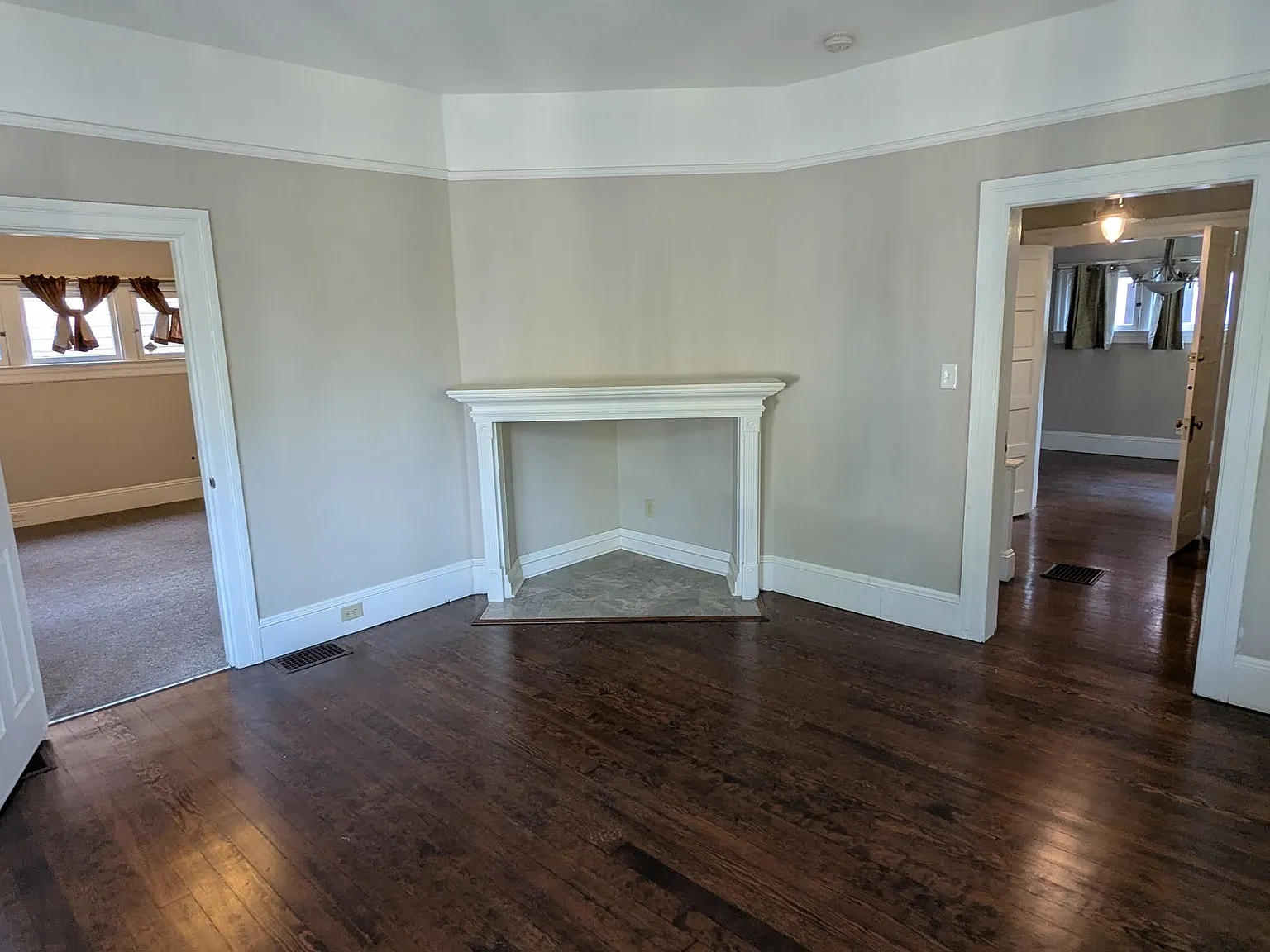 4 bed, 2100 sqft, $3,095 — Photo 3