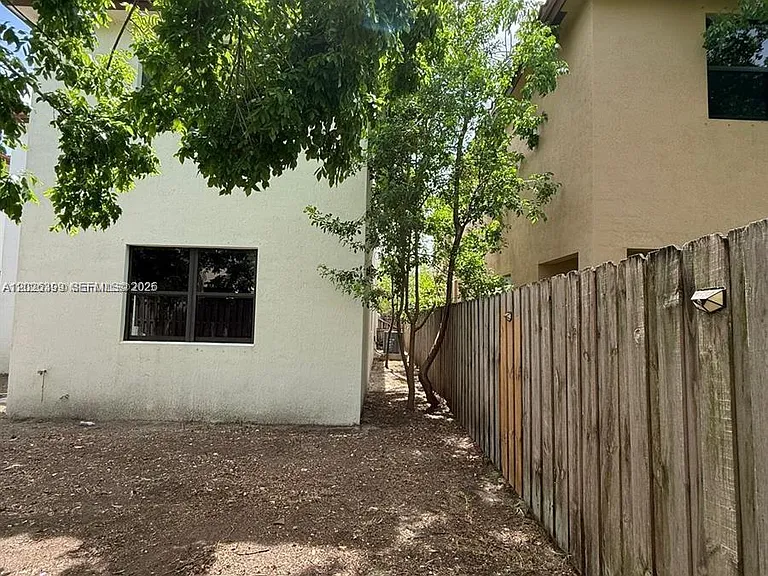 156 NE 24th Ave — Photo 13
