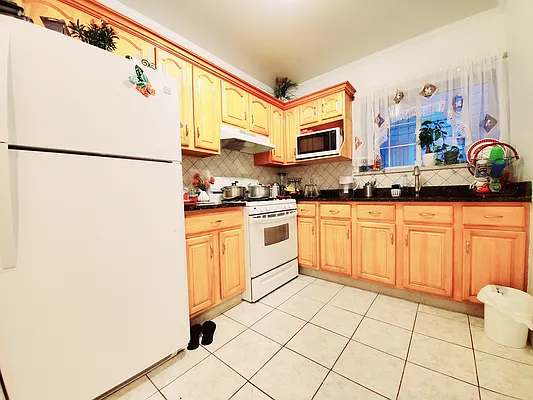 Rented by New York Dwellings LLC | media 21