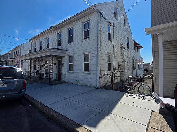 2nd image of 528 Maple St