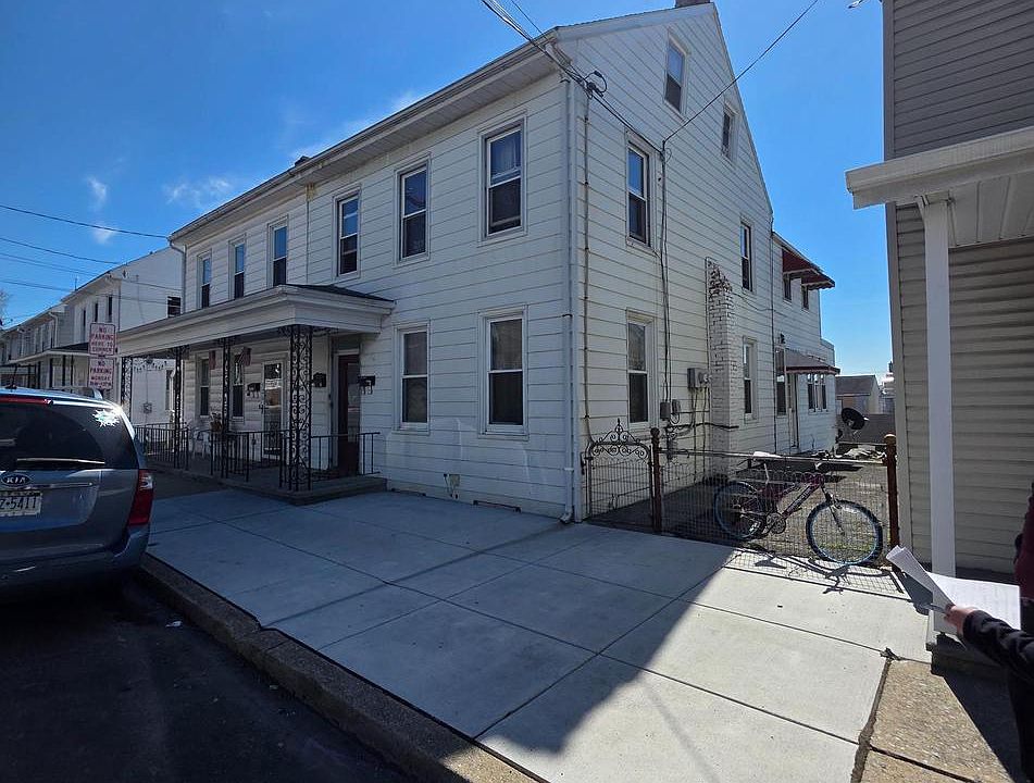 1st image of 528 Maple St