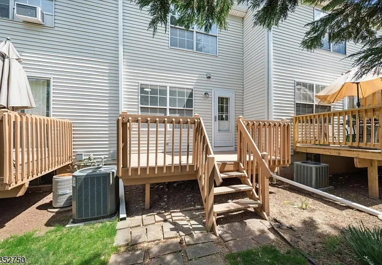 907 Wetherburn Ct — Photo 31