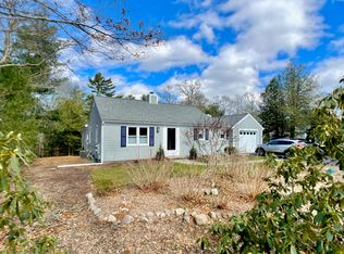 31 Gunters Ln, Mashpee, MA 02649