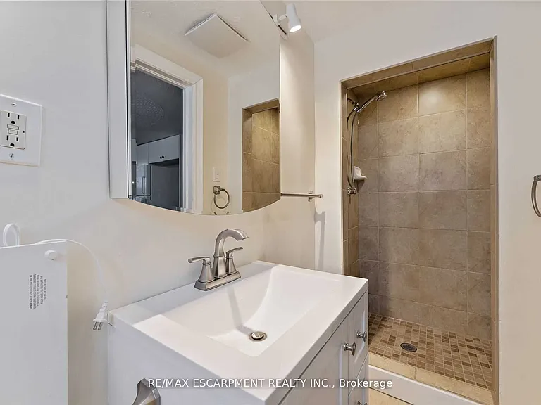 864 Upper Ottawa St #BASEMENT — Photo 6