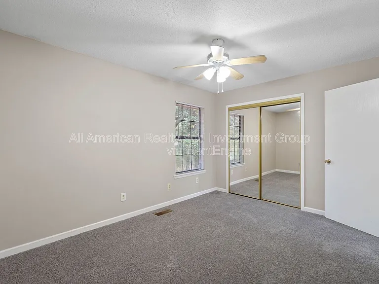 611 Center St #10 — Photo 13