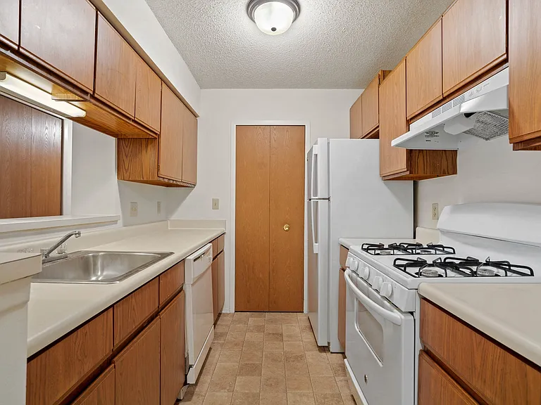 Beacon Hill and Great Oaks Apartments — Photo 7