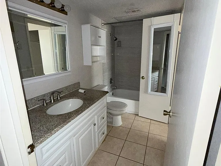 732 W Collins St — Photo 16
