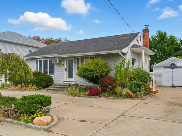 179 Park Lane, Massapequa, NY 11758