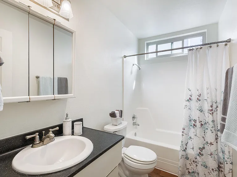 Elan Beachlofts — Photo 12