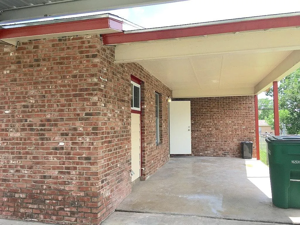 3 bed, 1600 sqft, $1,700 — Photo 4