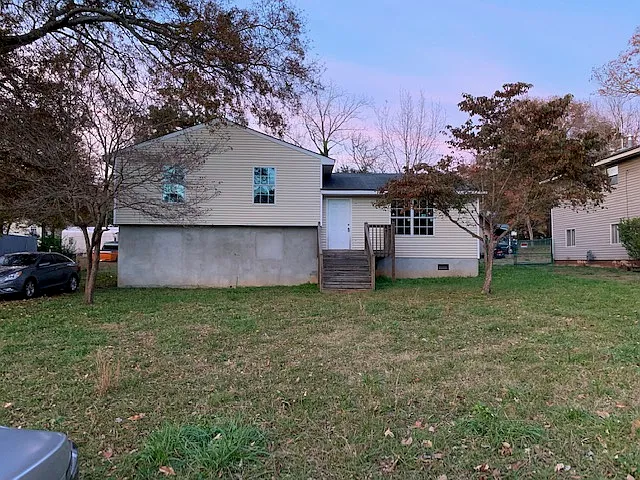 1760 Charles Ave photo 1