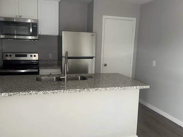 1660 Richmond Ave — Photo 15