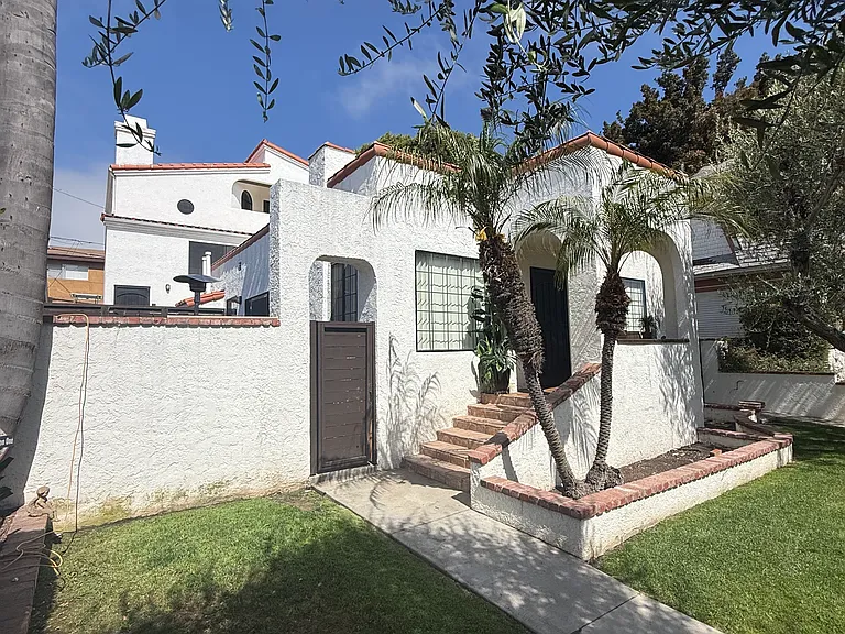 2231 1/2 S Alma St — Photo 2