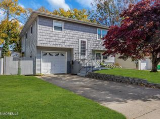 300 Beachwood Way, Keyport, NJ 07735