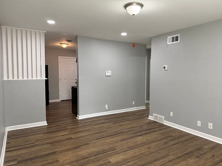 2500 Normont Cir — Photo 3