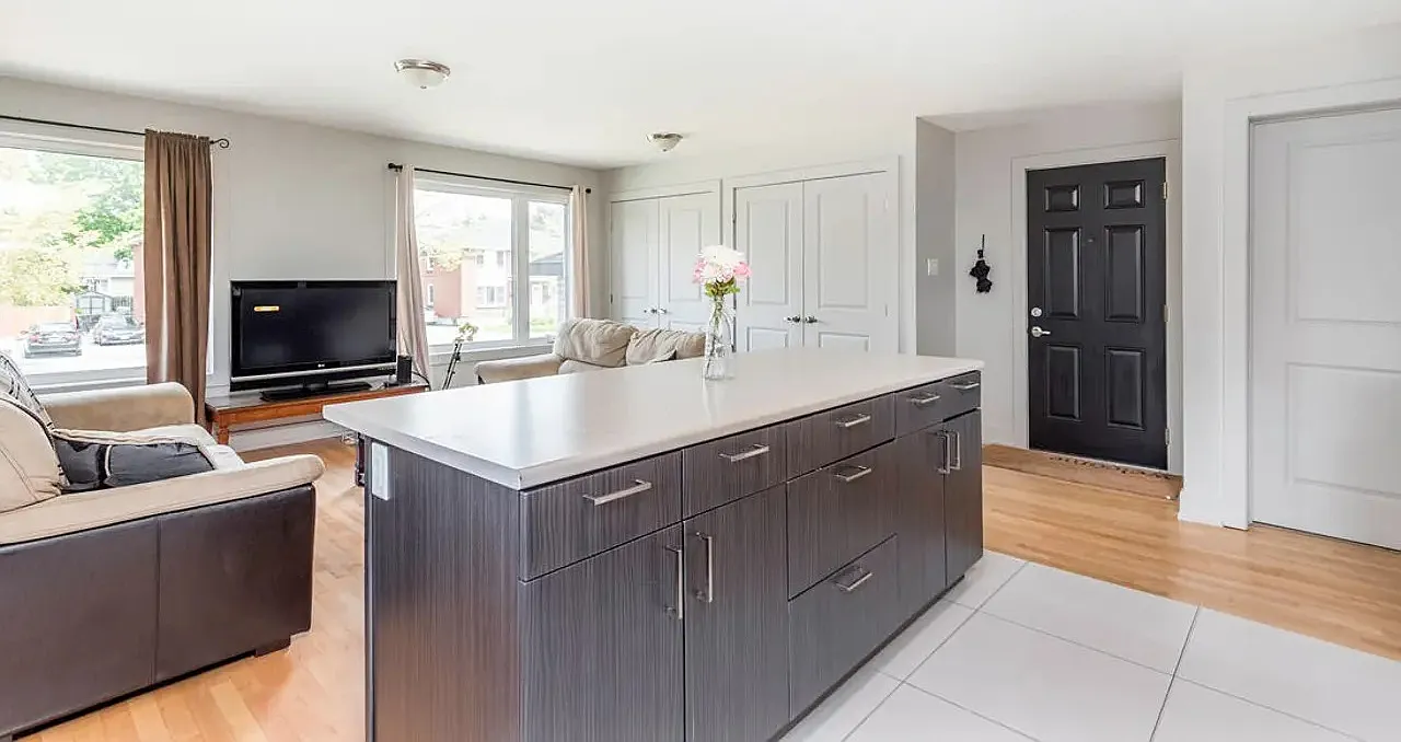 322 Donald Street — Photo 2