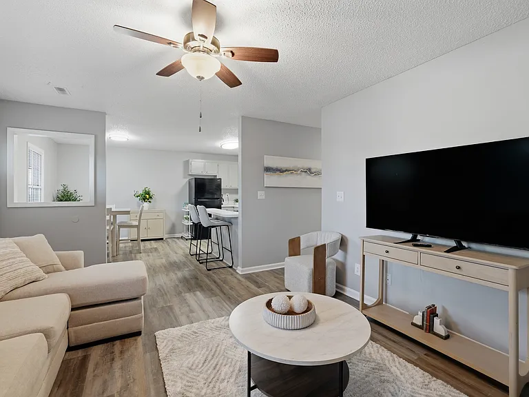 Westpointe Apartments — Photo 8