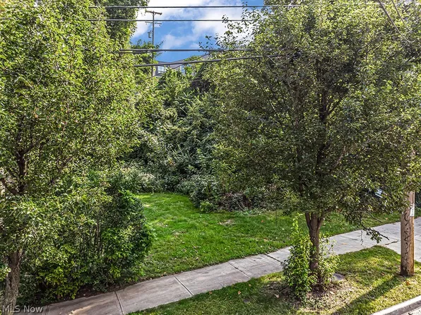 1957 Columbus Rd, Cleveland, OH 44113