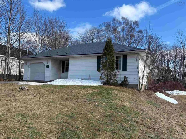 41 Beech St, Cape Breton, NS B1V 1J2