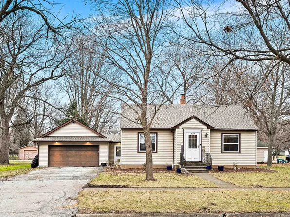 333 S Oak St, Forrest, IL 61741