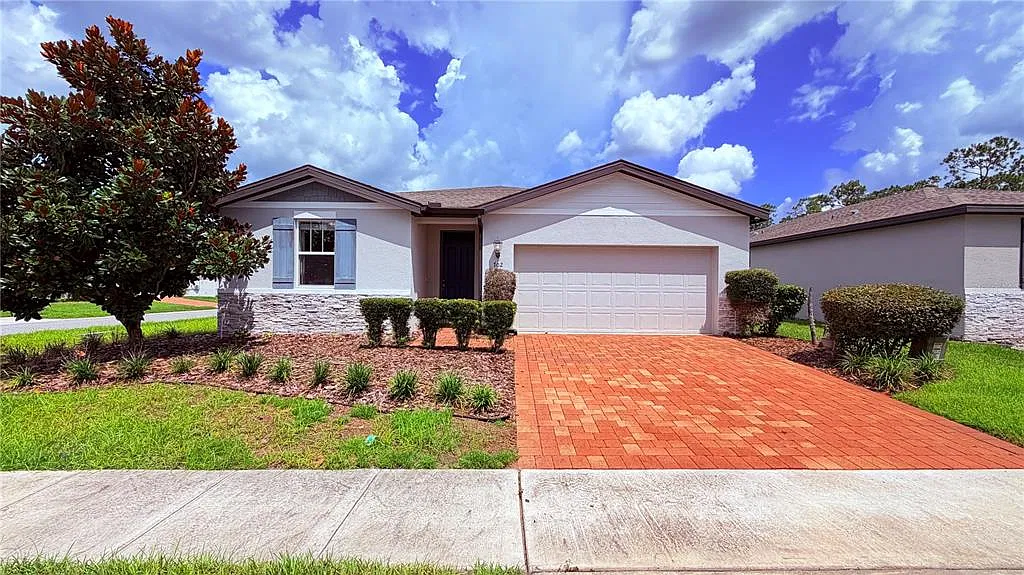 4 bed, 2.0 bath, 1823 sqft, $2,149 — Photo 2