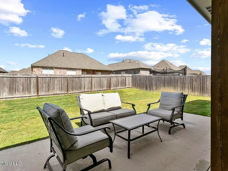 313 E Buttonwood Ln — Photo 28