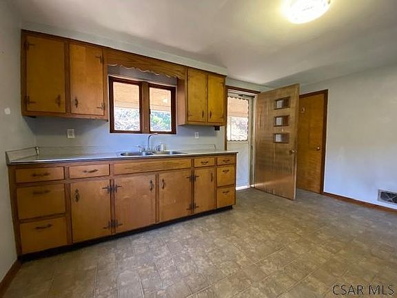 5th image of 137 Hawthorne Cir