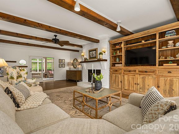 5th image of 425 Sondley Woods Pl