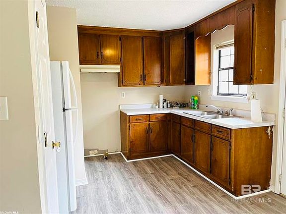 3rd image of 20949 Lawrence Rd #3