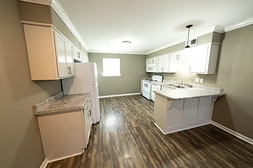 605 3rd Ave NE #605 Photo 1
