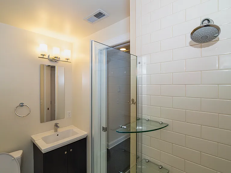 115 S 21st St #302 — Photo 5