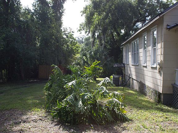 2nd image of 400 Sunshine St
