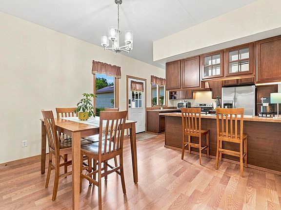 3rd image of 50818 Cornwall Rd