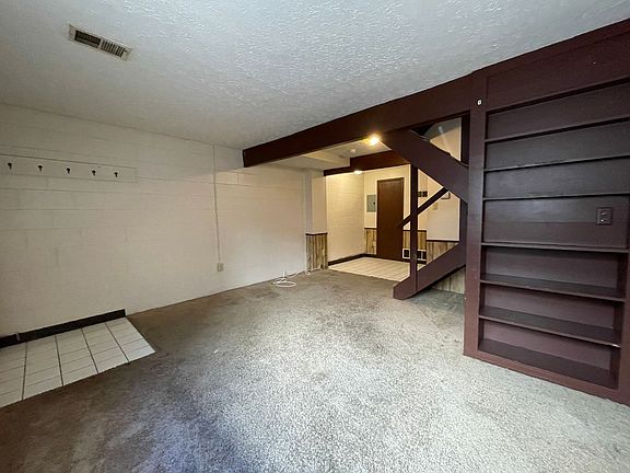 5th image of 1574-1592 Worthington St #1586