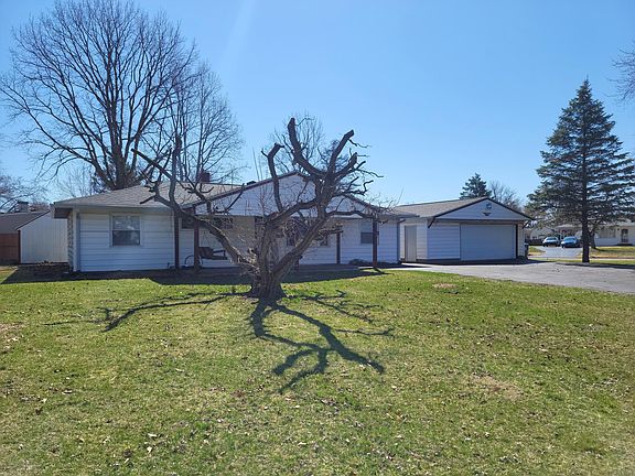 3485 Bradford Dr - Front Lawn and Driveway