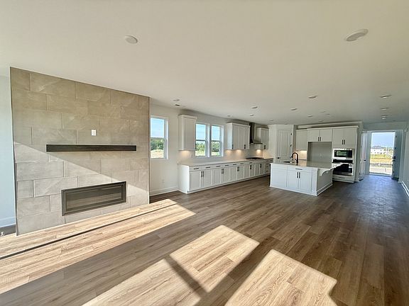 2nd image of 400 Downs Ln