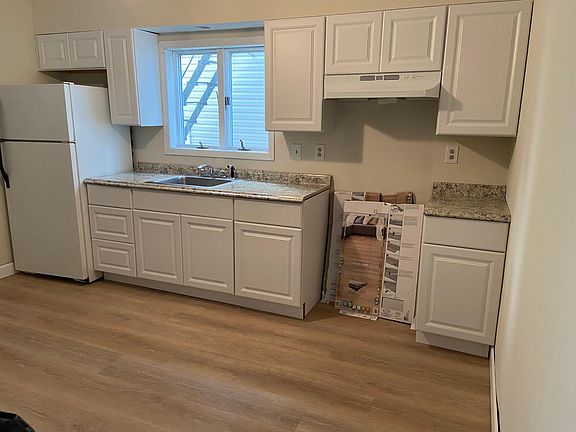 3rd image of 24 Gold St Floor 2