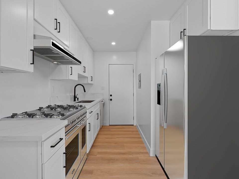 1st image of 2426 N Buena Vista St #Dd