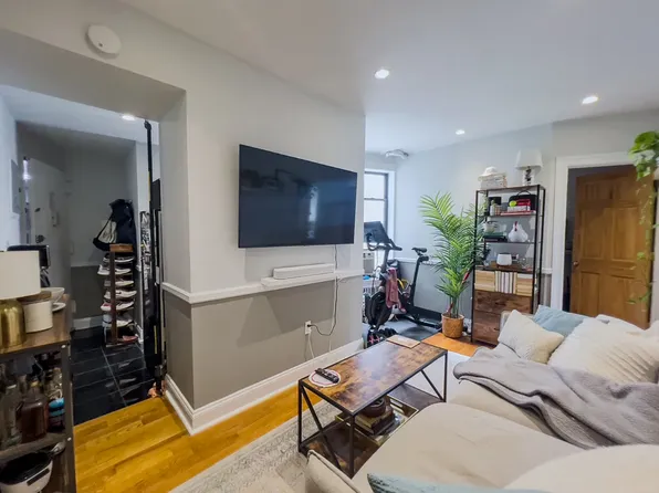 98 Thompson Street image 1 of 10