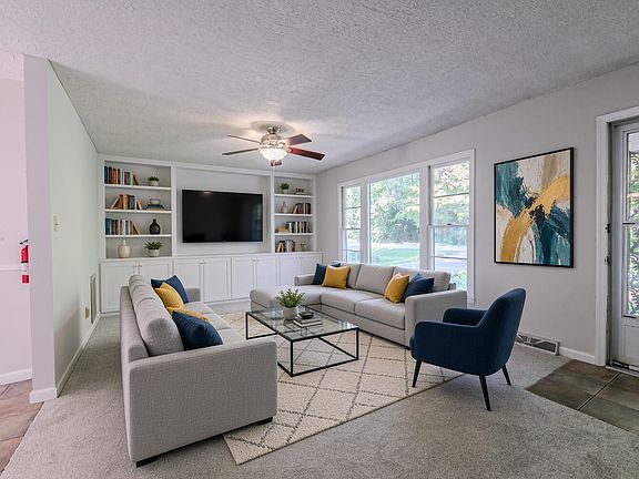 4th image of 1308 Azalea Dr