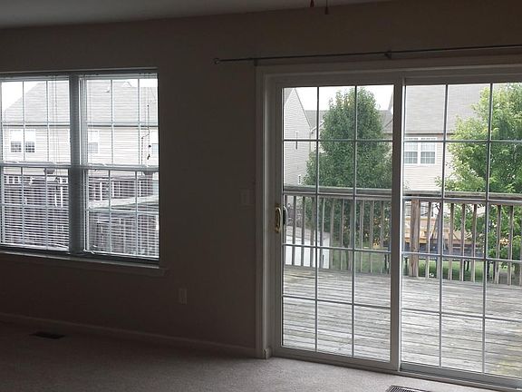 4th image of 2460 Jeannette Ln