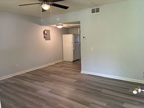 3rd image of 904 E 14th St APT 10
