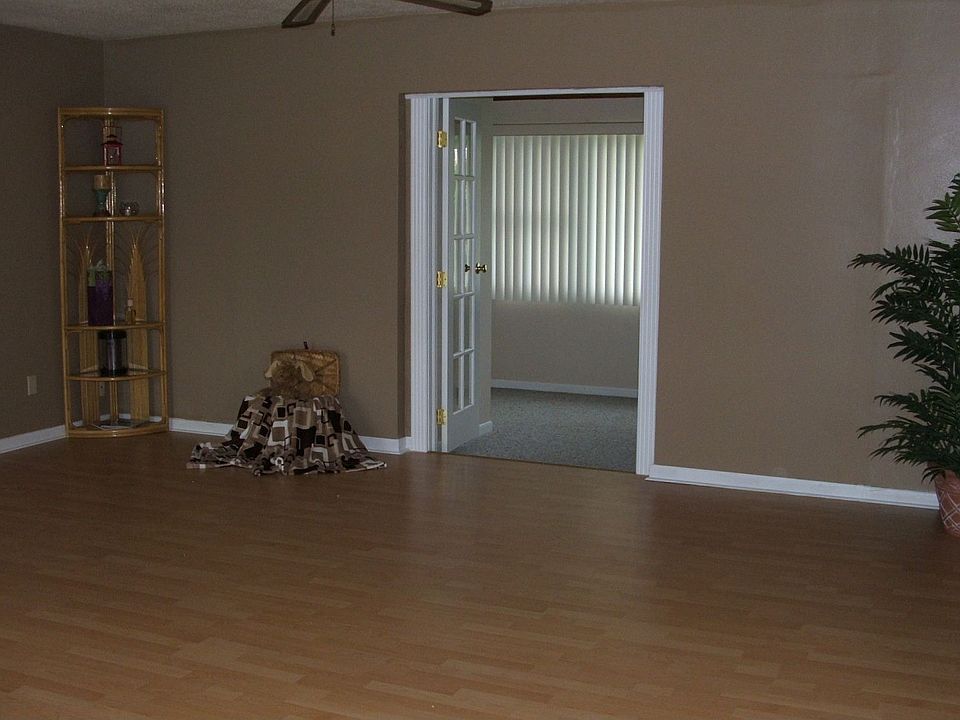 2nd image of 2552 14th St SE