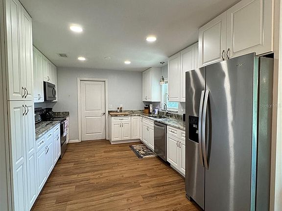 3rd image of 1700 Overlake Ave