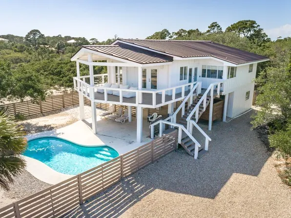 749 W Gulf Beach Dr, Eastpoint, FL 32328